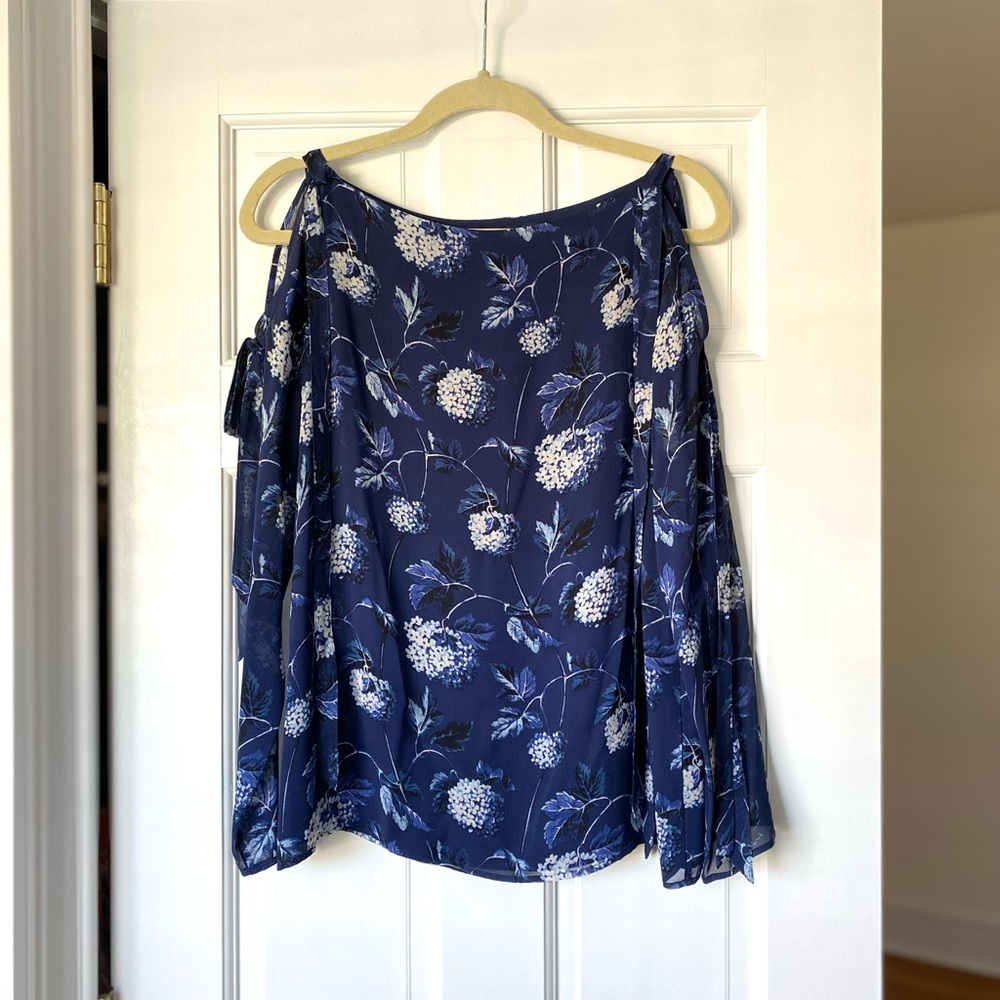 Club Monaco Top, size M